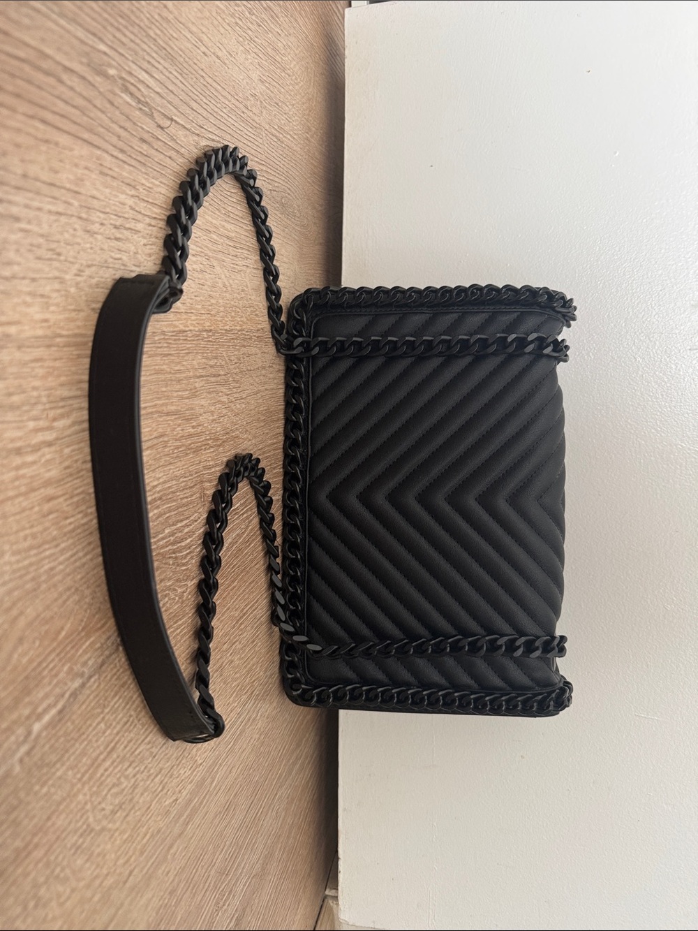 ALDO - Black Quilted Chain-Trim Shoulder Bag View 2